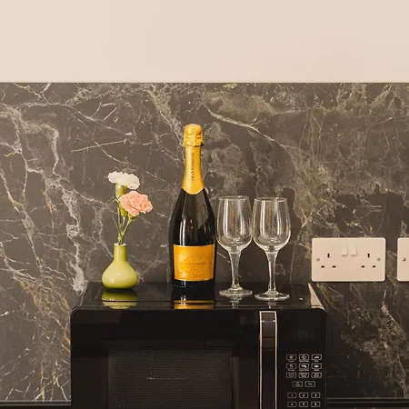 Stylish 2bed Unit 50m From Seafront! Wifi And Washer Apartment Gzira