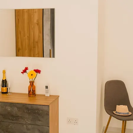 Stylish 2bed Unit 50m From Seafront! Wifi And Washer *